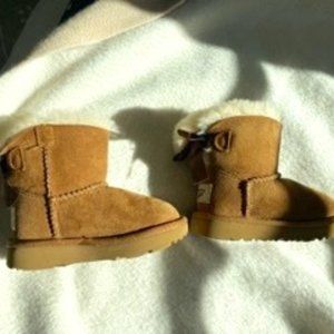 UGG Mini Bailey Bow II Water Resistant Bootie Chestnut Size 6